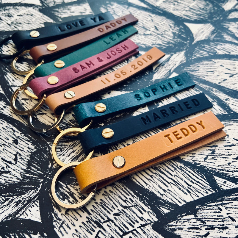W H O L E S A L E TOUCAN Double sided Personalised leather K E Y R I N G